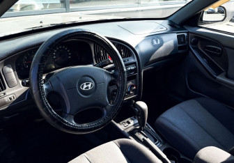 Подержанный автомобиль Hyundai Elantra Sedan 2005 года (13 фото)