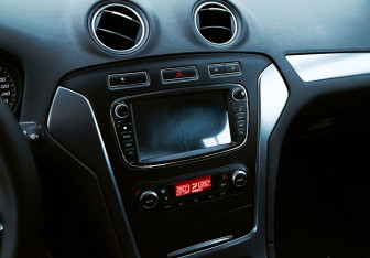 Подержанный автомобиль Ford Mondeo Liftback 2010 года (12 фото)