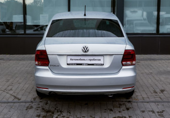 Подержанный автомобиль Volkswagen Polo Sedan 2016 года (4 фото)