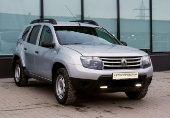 Подержанный автомобиль Renault Duster 2014 года (7 фото)