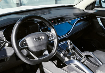 Подержанный автомобиль Geely Atlas Pro 2023 года (15 фото)