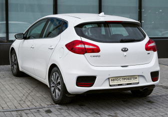 Подержанный автомобиль Kia Ceed Hatchback 2018 года (3 фото)