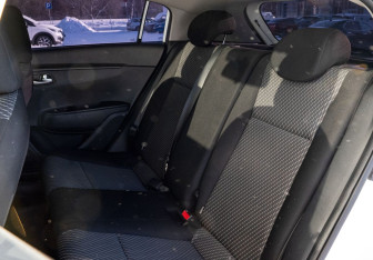 Подержанный автомобиль Kia Rio Hatchback 2018 года (20 фото)