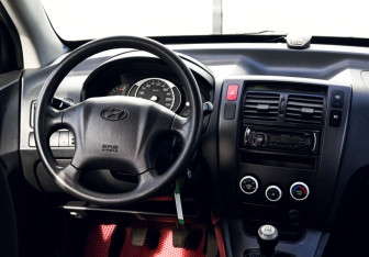 Подержанный автомобиль Hyundai Tucson 2008 года (17 фото)