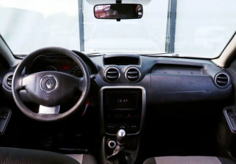 Подержанный автомобиль Renault Duster 2014 года (16 фото)