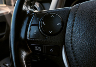 Подержанный автомобиль Toyota RAV4 2017 года (14 фото)