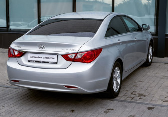 Подержанный автомобиль Hyundai Sonata 2011 года (5 фото)