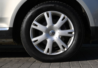 Подержанный автомобиль Volkswagen Touareg 2008 года (21 фото)