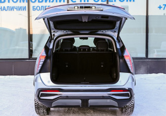 Подержанный автомобиль Geely Atlas 2024 года (21 фото)