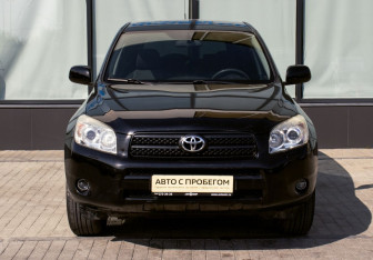Подержанный автомобиль Toyota RAV4 2006 года (8 фото)