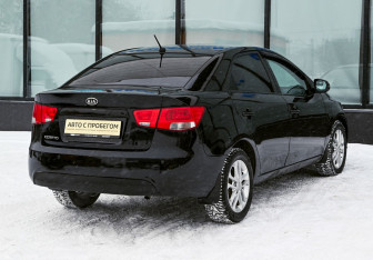 Подержанный автомобиль Kia Cerato Sedan 2010 года (5 фото)