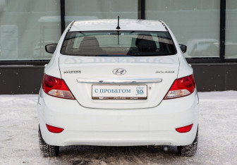Подержанный автомобиль Hyundai Solaris Sedan 2011 года (4 фото)
