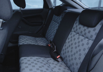 Подержанный автомобиль Ford Focus Hatchback 2006 года (14 фото)