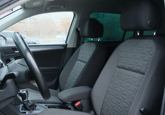 Подержанный автомобиль Volkswagen Tiguan 2021 года (17 фото)