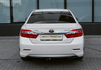 Подержанный автомобиль Toyota Camry Sedan 2011 года (4 фото)