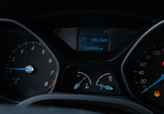 Подержанный автомобиль Ford Focus Sedan 2011 года (15 фото)