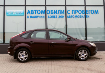 Подержанный автомобиль Ford Focus Hatchback 2010 года (6 фото)