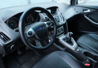 Подержанный автомобиль Ford Focus Sedan 2011 года (9 фото)