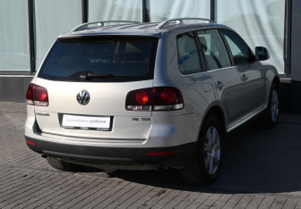 Подержанный автомобиль Volkswagen Touareg 2008 года (5 фото)