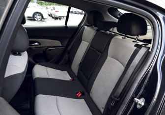 Подержанный автомобиль Chevrolet Cruze Hatchback 2012 года (15 фото)