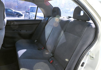 Подержанный автомобиль Mitsubishi Lancer Sedan 2004 года (14 фото)