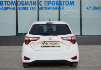 Подержанный автомобиль Toyota Vitz 2018 года (4 фото)