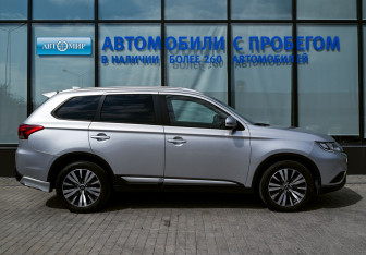 Подержанный автомобиль Mitsubishi Outlander 2020 года (6 фото)