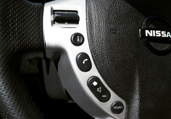 Подержанный автомобиль Nissan X-Trail 2011 года (14 фото)
