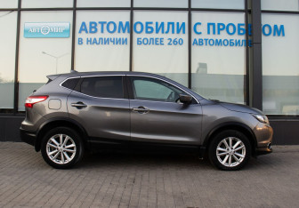 Подержанный автомобиль Nissan Qashqai 2017 года (6 фото)