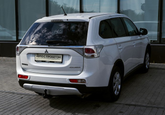 Подержанный автомобиль Mitsubishi Outlander 2014 года (5 фото)