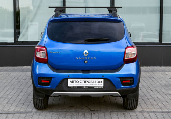 Подержанный автомобиль Renault Sandero 2017 года (4 фото)