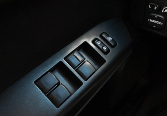 Подержанный автомобиль Toyota RAV4 2015 года (12 фото)