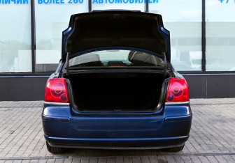 Подержанный автомобиль Toyota Avensis Liftback 2005 года (20 фото)