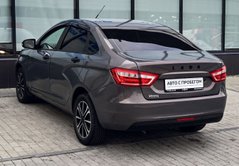 Подержанный автомобиль LADA (ВАЗ) Vesta Sedan 2019 года (3 фото)
