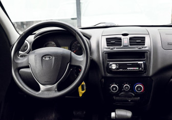 Подержанный автомобиль LADA (ВАЗ) Kalina Hatchback 2014 года (17 фото)