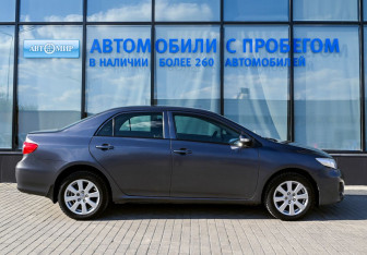 Подержанный автомобиль Toyota Corolla Sedan 2012 года (6 фото)