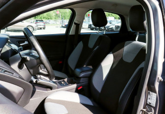Подержанный автомобиль Ford Focus Hatchback 2013 года (16 фото)