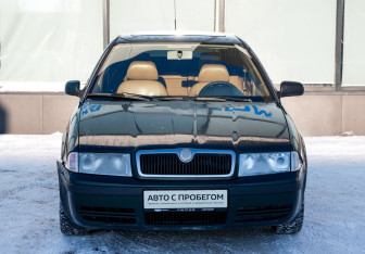 Подержанный автомобиль Skoda Octavia Liftback 2001 года (8 фото)