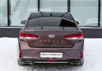 Подержанный автомобиль Hyundai Sonata 2017 года (4 фото)