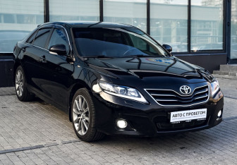 Подержанный автомобиль Toyota Camry Sedan 2011 года (7 фото)