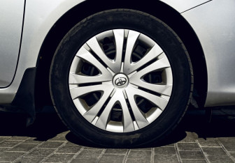Подержанный автомобиль Toyota Corolla Sedan 2007 года (19 фото)