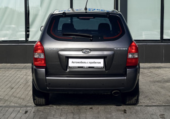Подержанный автомобиль Hyundai Tucson 2008 года (4 фото)