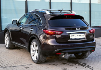 Подержанный автомобиль Infiniti FX 2010 года (3 фото)