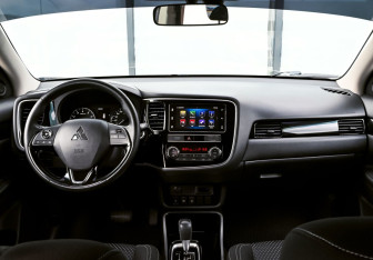 Подержанный автомобиль Mitsubishi Outlander 2019 года (18 фото)