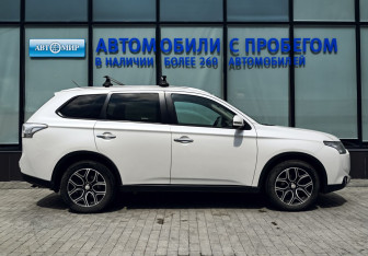 Подержанный автомобиль Mitsubishi Outlander 2014 года (6 фото)
