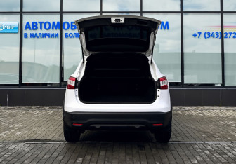 Подержанный автомобиль Nissan Qashqai 2017 года (20 фото)