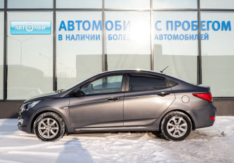 Подержанный автомобиль Hyundai Solaris Sedan 2015 года (2 фото)