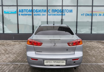 Подержанный автомобиль Mitsubishi Lancer Sedan 2008 года (4 фото)