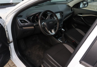 Подержанный автомобиль LADA (ВАЗ) Vesta Sedan 2021 года (15 фото)