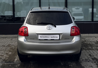 Подержанный автомобиль Toyota Auris Hatchback 2008 года (4 фото)